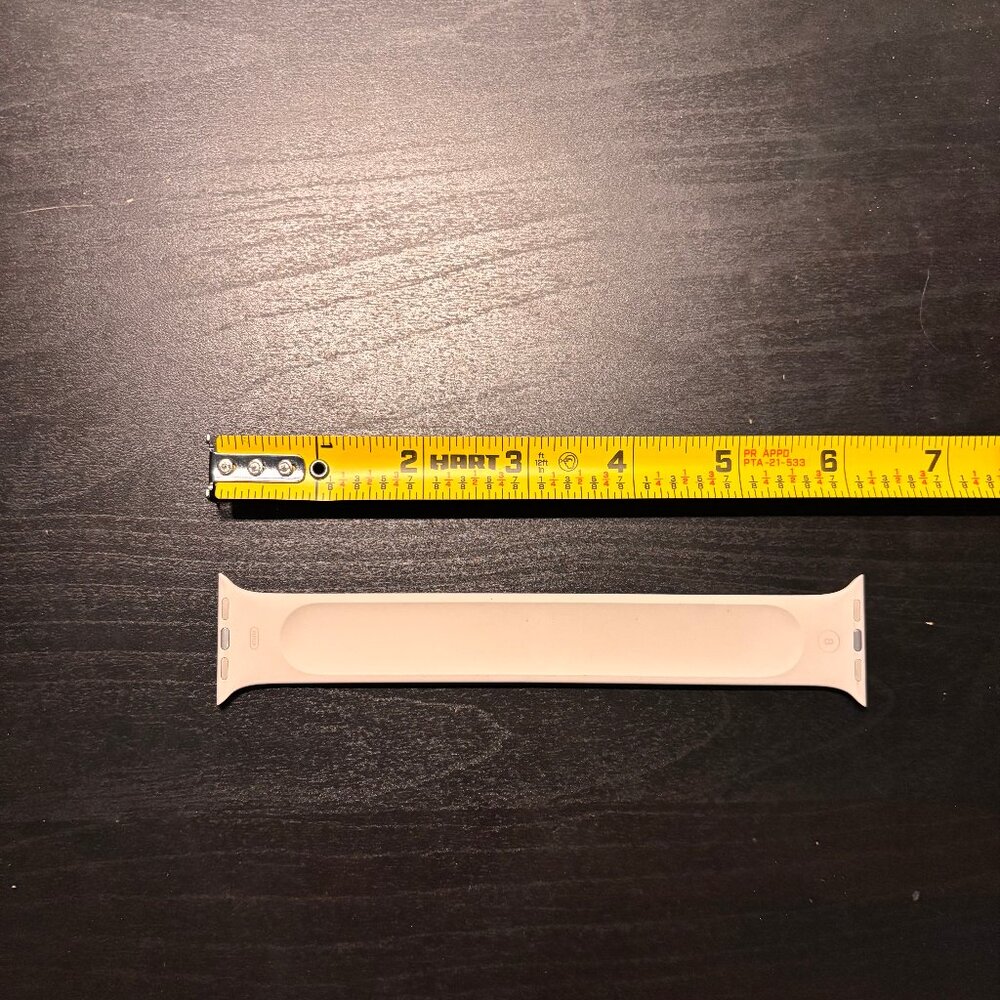 Apple Watch 41mm Solo Loop in starlight size 8